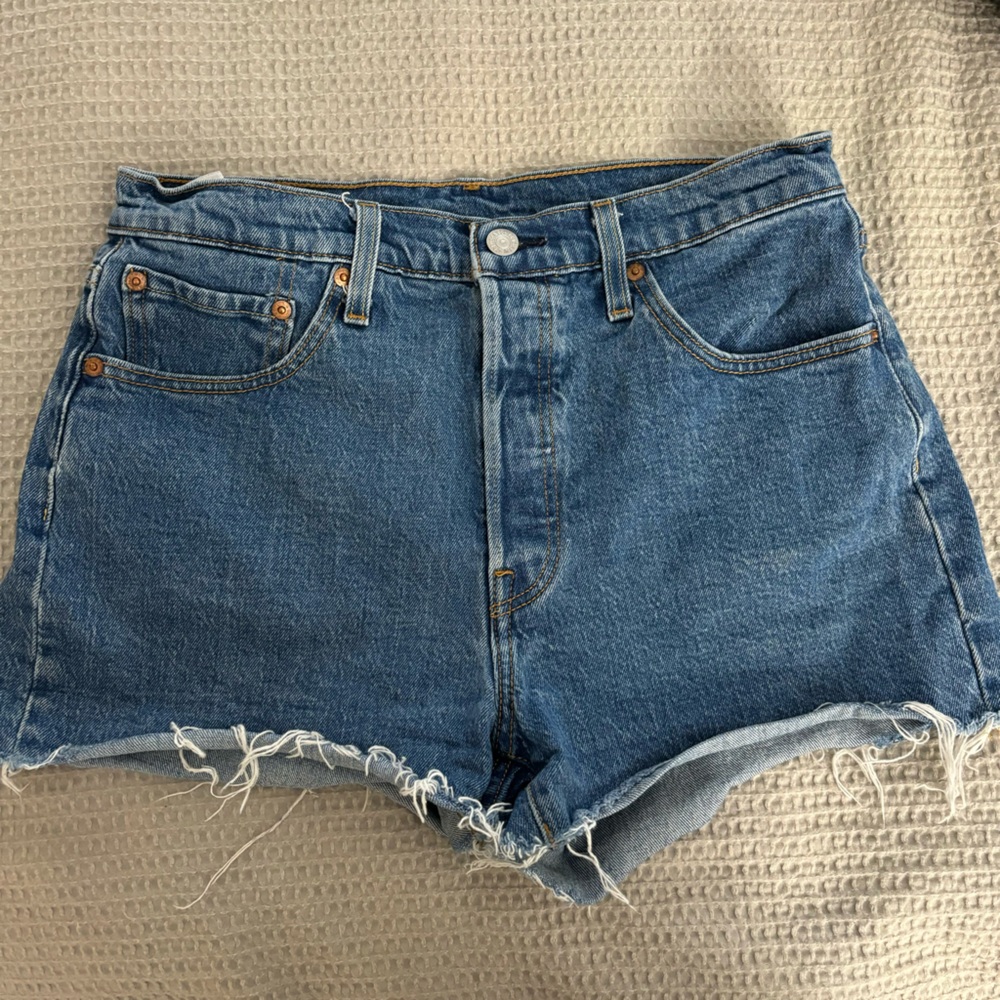 Dark blue Levis 501 denim shorts